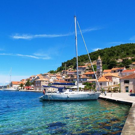 Apartman uz More Vis Exterior foto