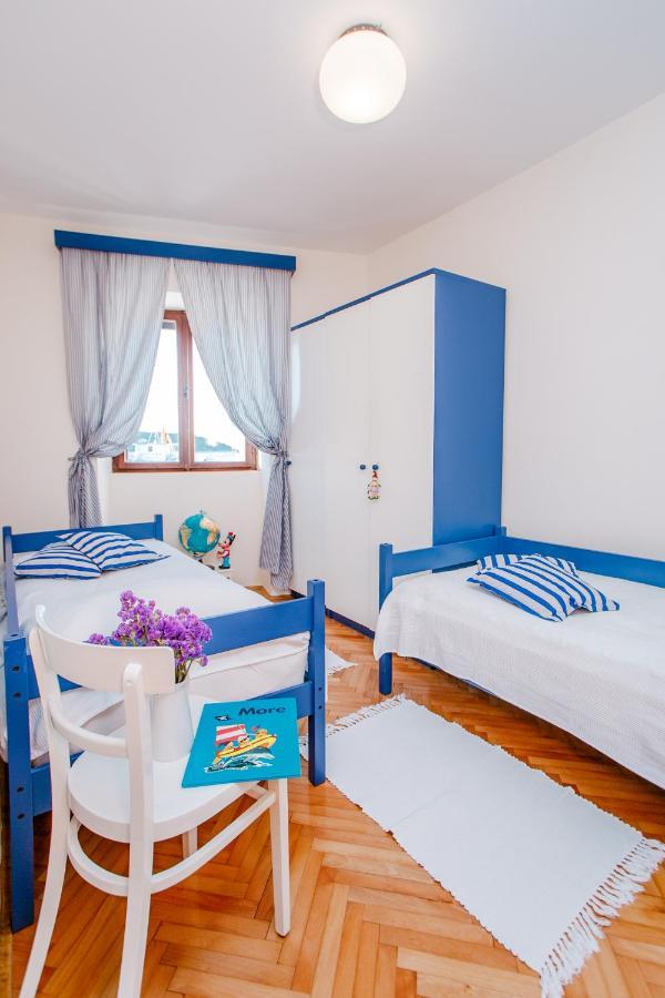Apartman uz More Vis Exterior foto