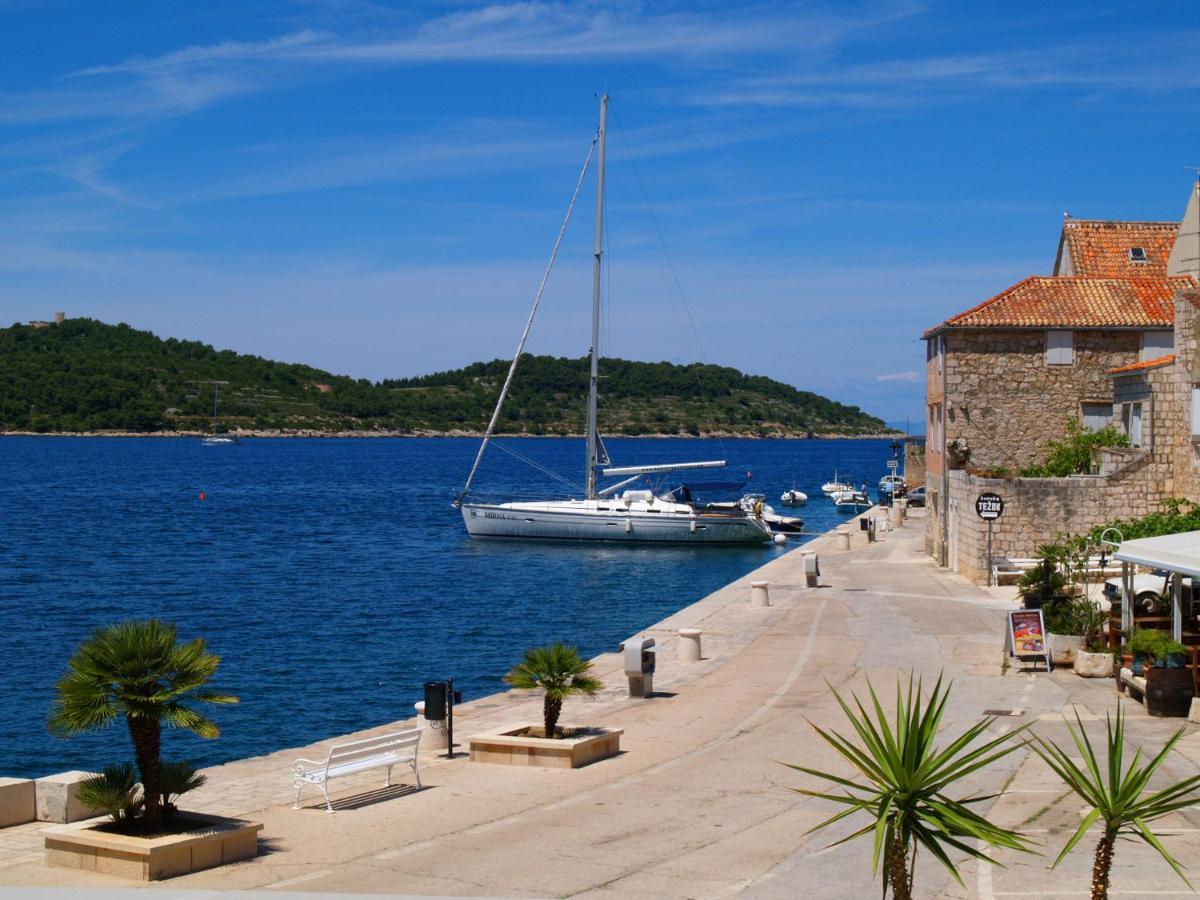 Apartman uz More Vis Exterior foto
