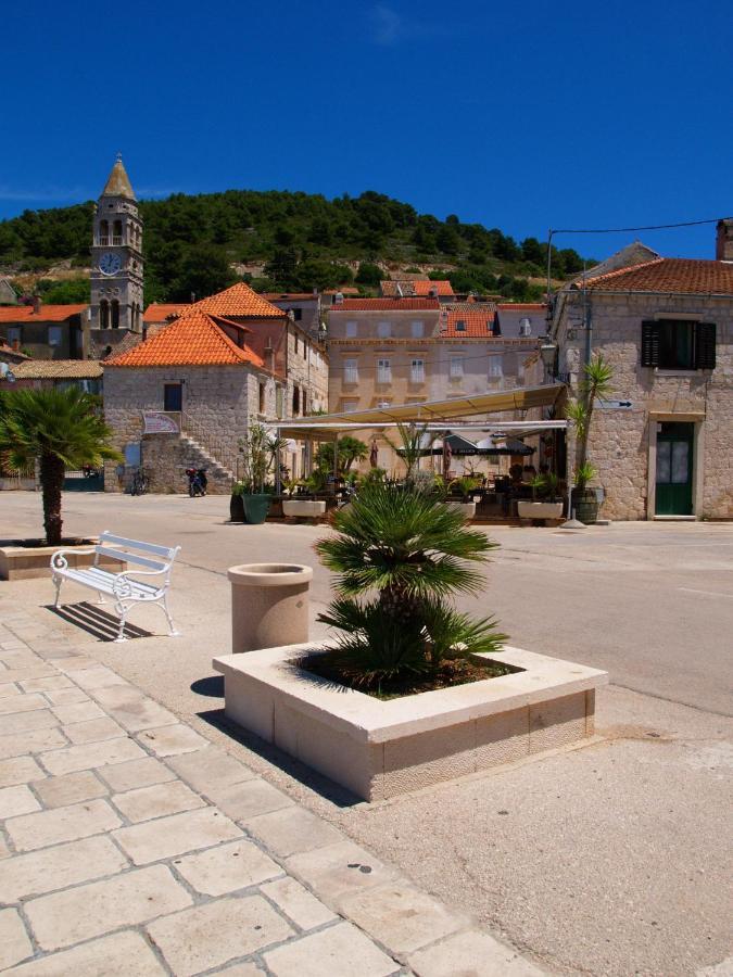 Apartman uz More Vis Exterior foto